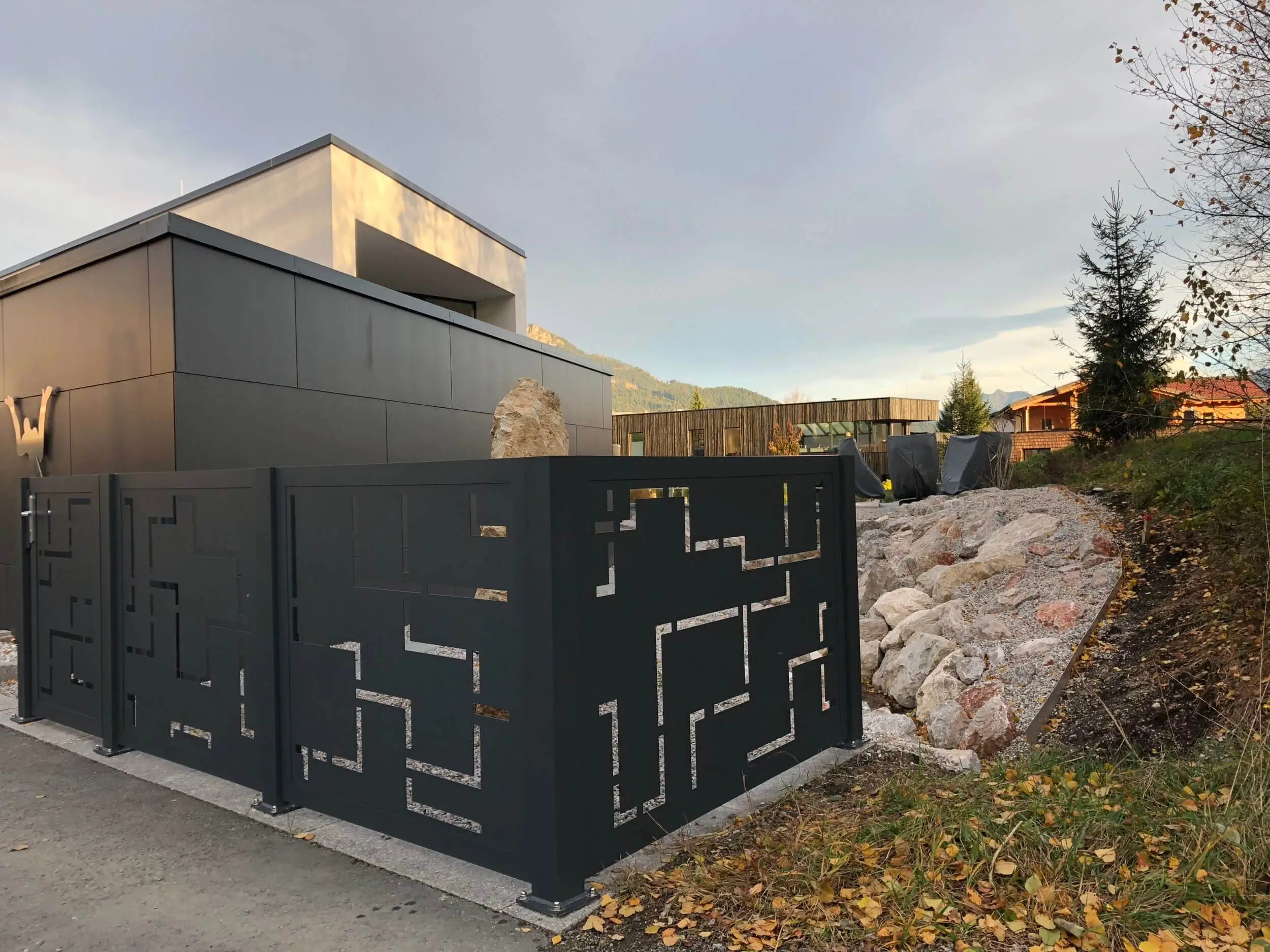 frezovany-plech-dizajnovy-plot-MONTANA-ELMAR-featured