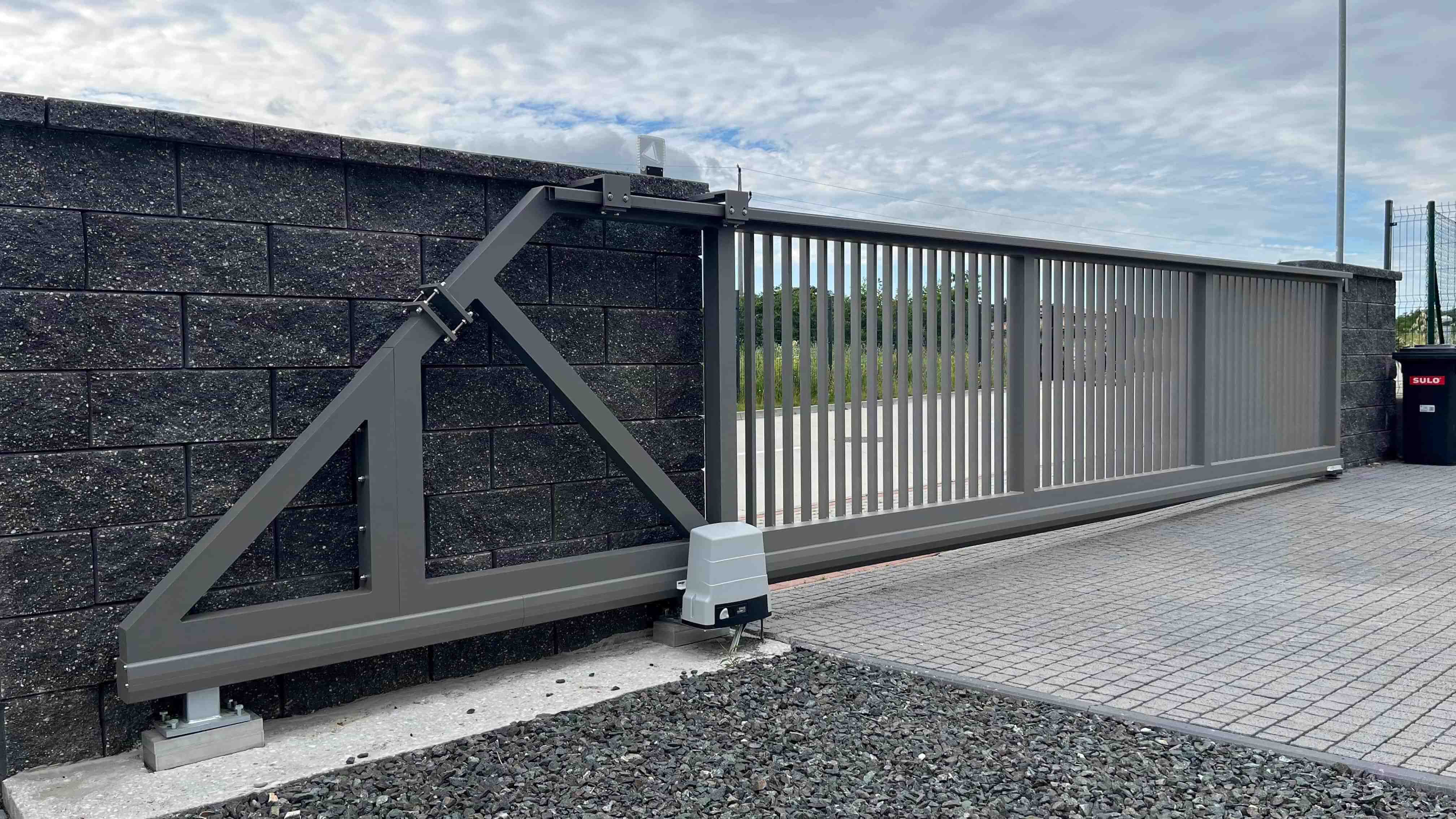 Posuvná brána s pohonom - model OSLO